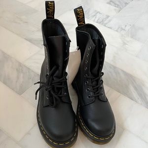 Dr. Martens Airwave 1460 11821 Boots